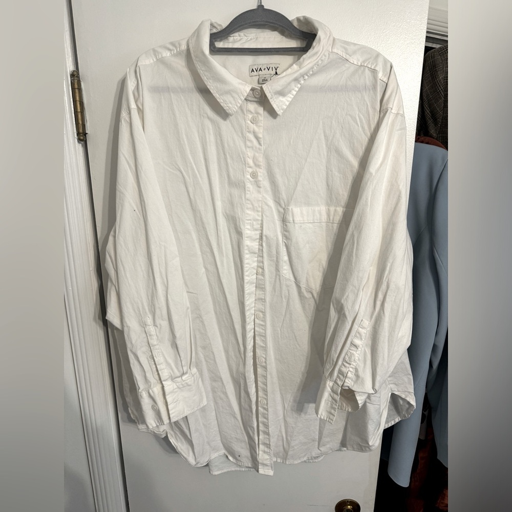 Size 2X Ava and Viv white long sleeve button down. Great condition.